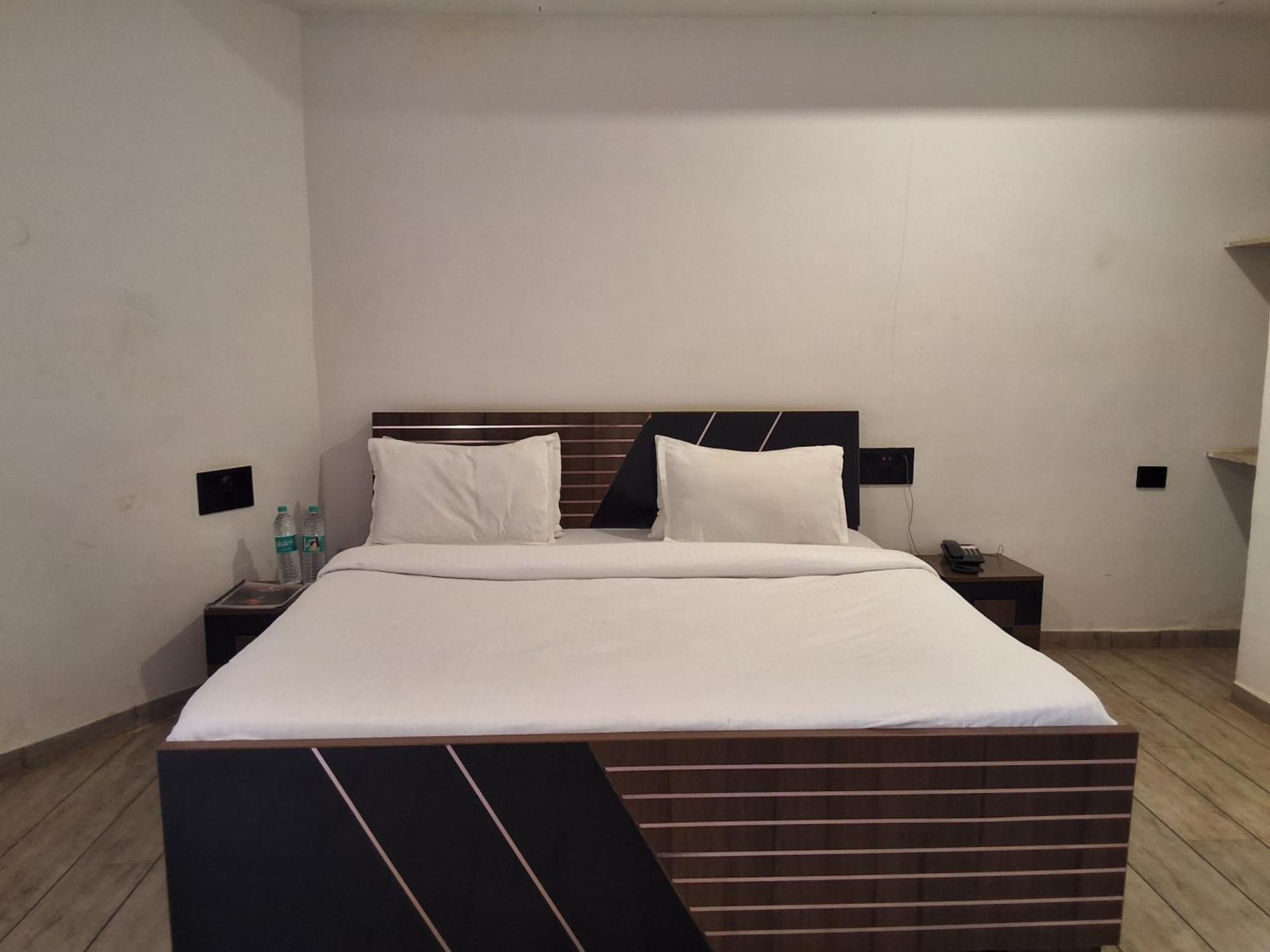 Vits Roccia Hill Resort And Adventure Park, Navapur Songadh Bagian luar foto
