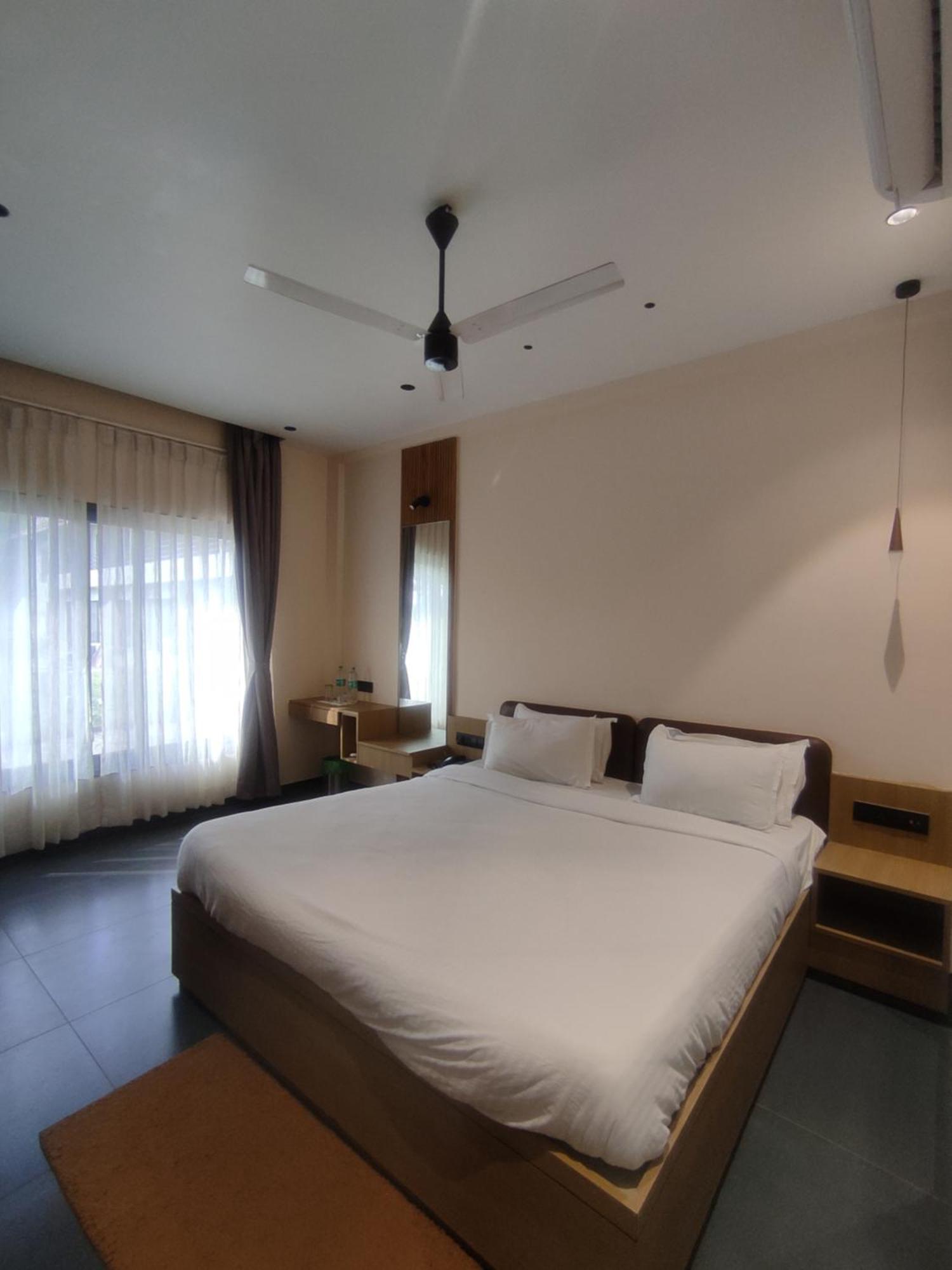 Vits Roccia Hill Resort And Adventure Park, Navapur Songadh Bagian luar foto