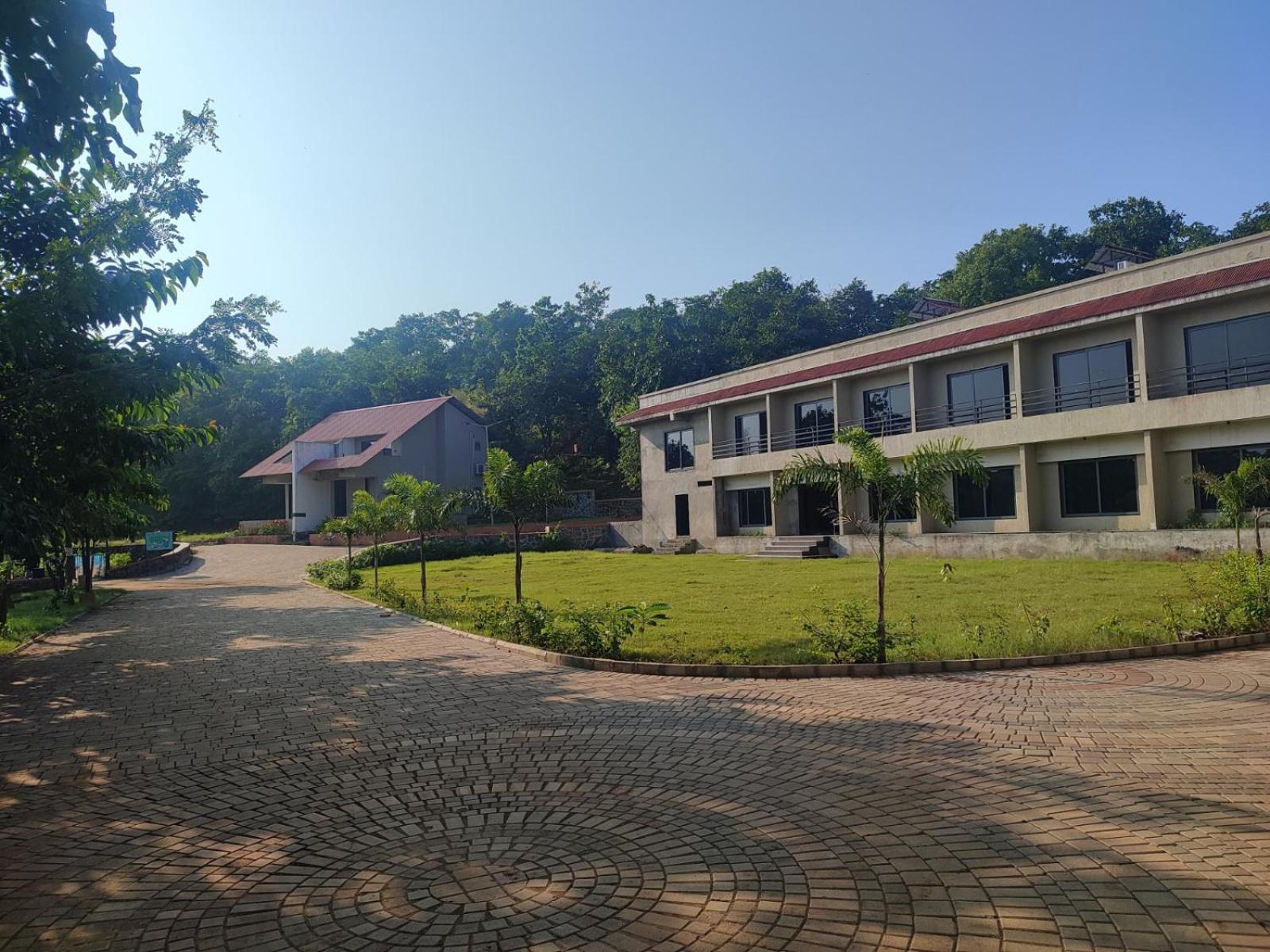 Vits Roccia Hill Resort And Adventure Park, Navapur Songadh Bagian luar foto