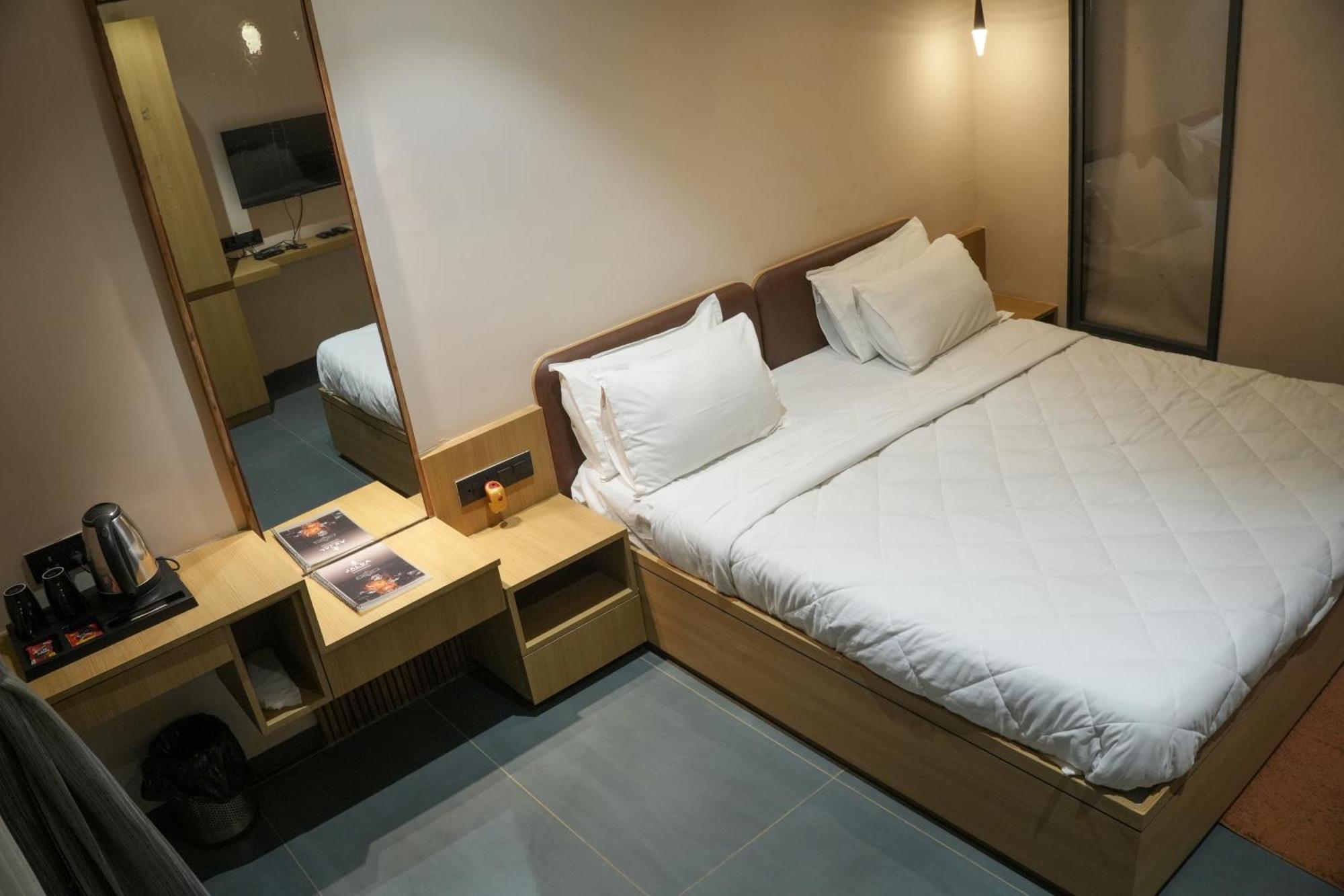 Vits Roccia Hill Resort And Adventure Park, Navapur Songadh Bagian luar foto