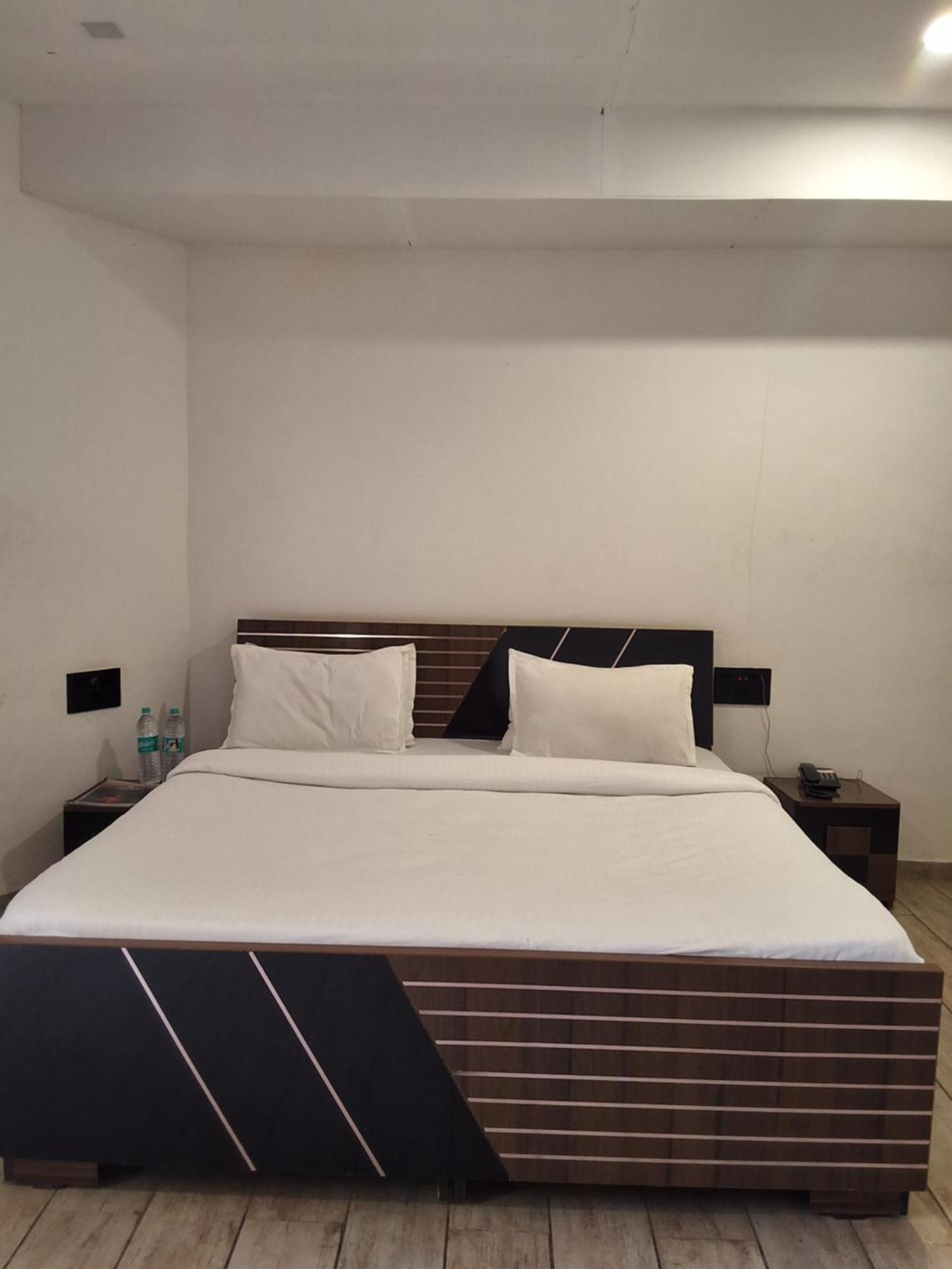 Vits Roccia Hill Resort And Adventure Park, Navapur Songadh Bagian luar foto
